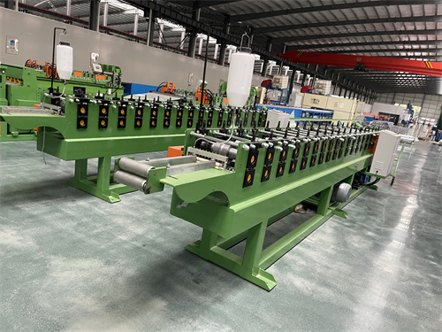 Keel roll forming machine