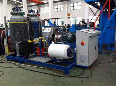 Phenolic foaming machine